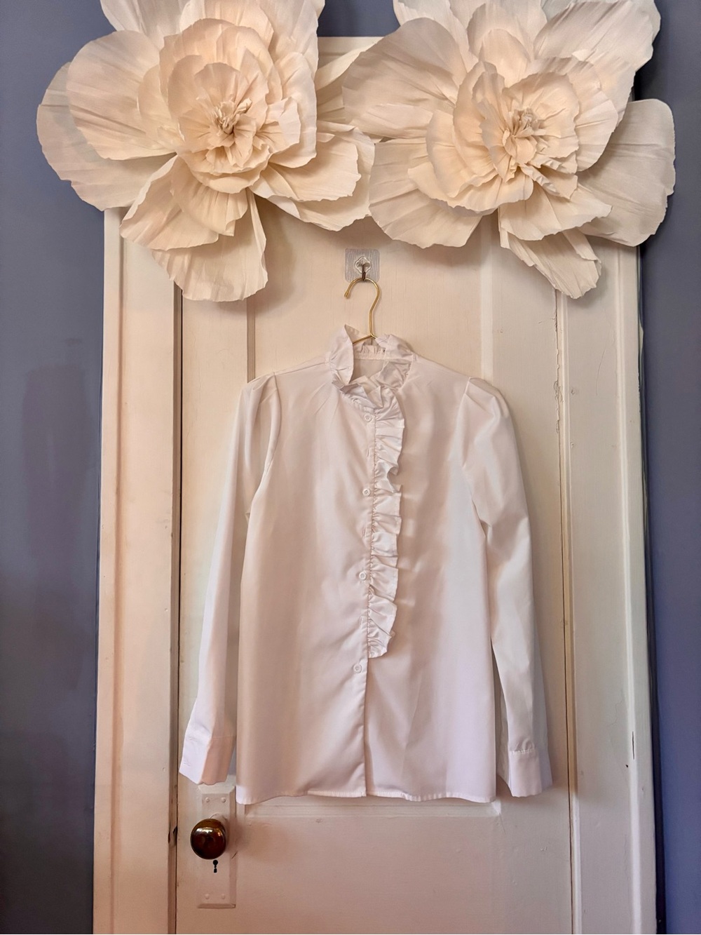 White Ruffle-Front Long Sleeve Shirt | Medium